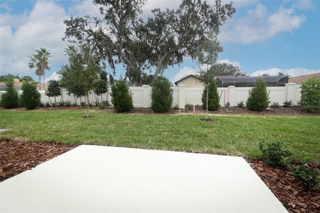 view of yard with a patio