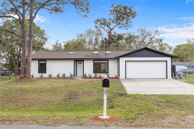 view of front facade featuring driveway, an attached garage, and a front lawn