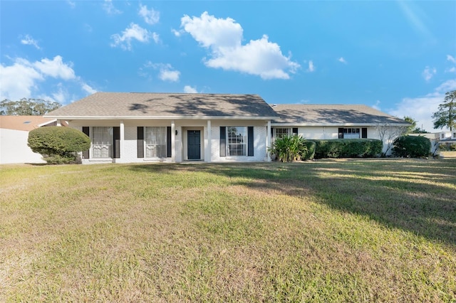 single story home featuring a front lawn