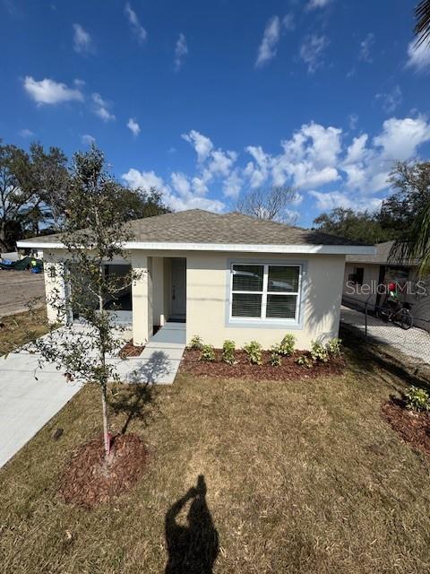 ranch-style home with a front lawn