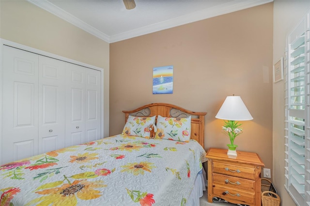 bedroom with a closet, crown molding, and ceiling fan