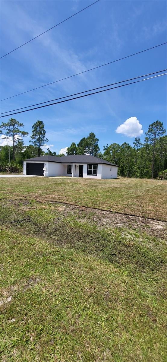 view of front of house featuring a front yard