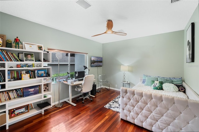 office area with dark wood-type flooring and ceiling fan