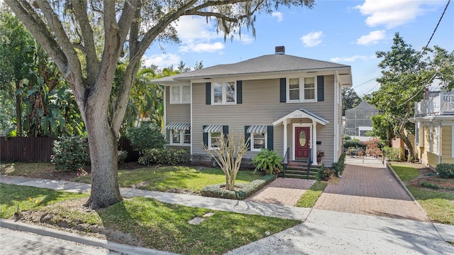 view of front facade featuring a front yard