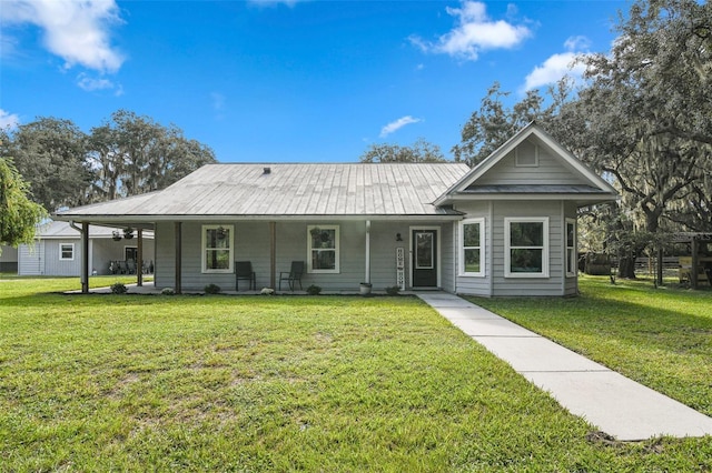 view of front facade featuring metal roof and a front lawn