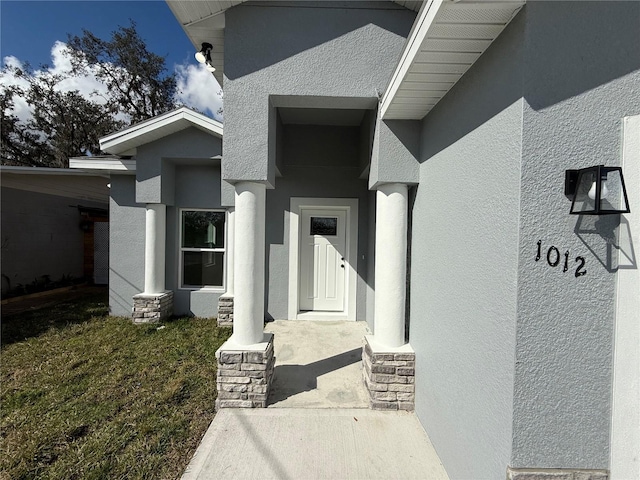 entrance to property featuring a yard