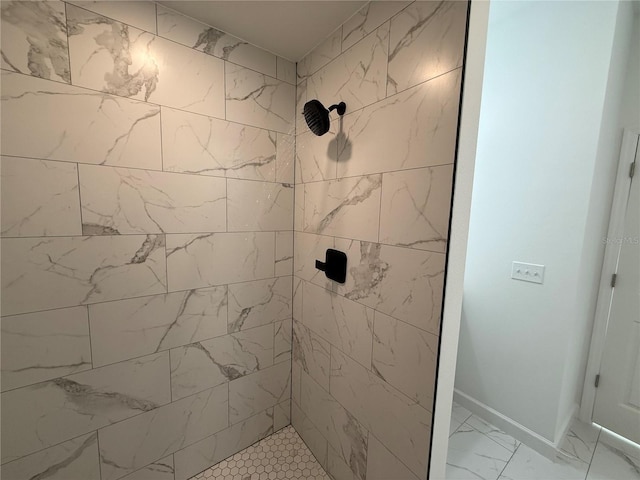 bathroom featuring tiled shower