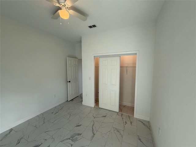 unfurnished bedroom featuring ceiling fan and a closet