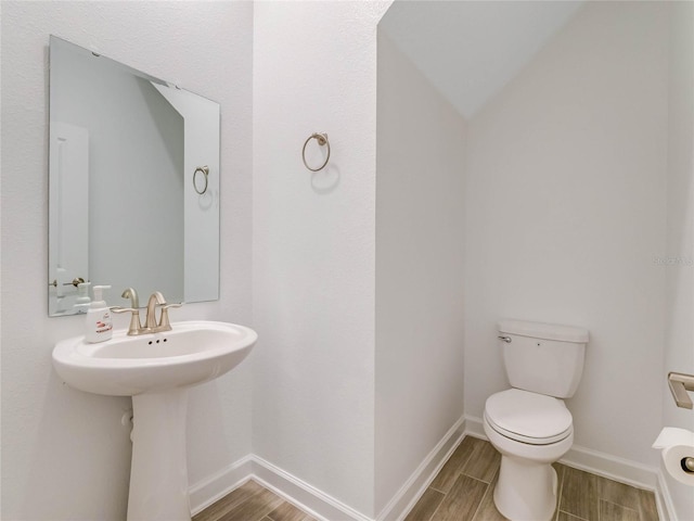 bathroom featuring sink and toilet