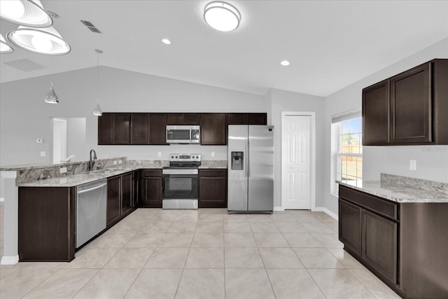 kitchen with stainless steel appliances, decorative light fixtures, kitchen peninsula, and sink