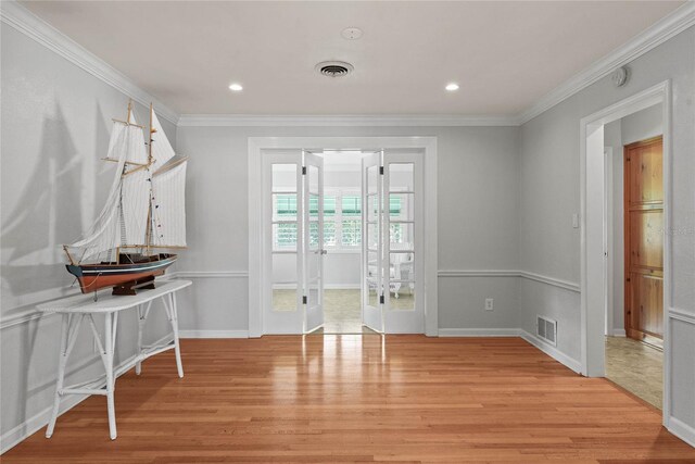 625 Brechin Dr, Winter Park, FL 32792 - unfurnished room with light wood-type flooring, ornamental molding, baseboards, a smoke detector, and recessed lighting