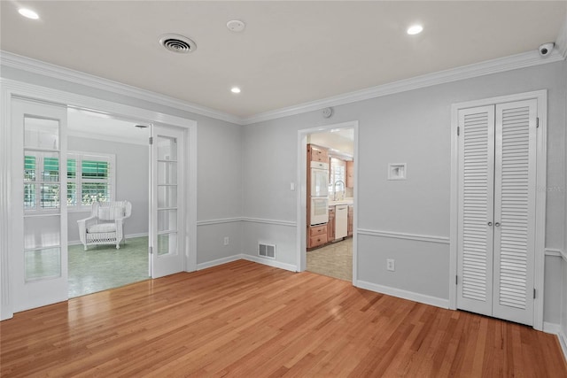 625 Brechin Dr, Winter Park, FL 32792 - spare room with light wood-type flooring, ornamental molding, baseboards, recessed lighting, and a sink