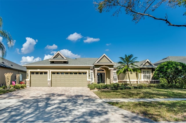 view of front facade featuring a garage