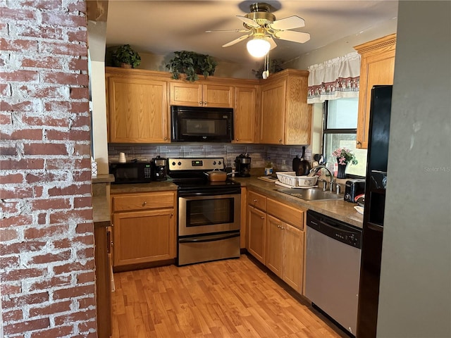 kitchen featuring sink, backsplash, ceiling fan, stainless steel appliances, and light hardwood / wood-style flooring