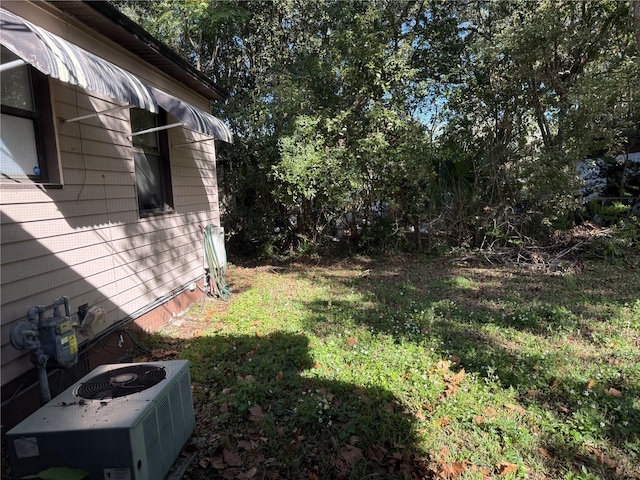 view of yard featuring central AC unit