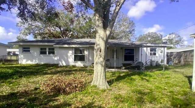 back of house featuring a lawn