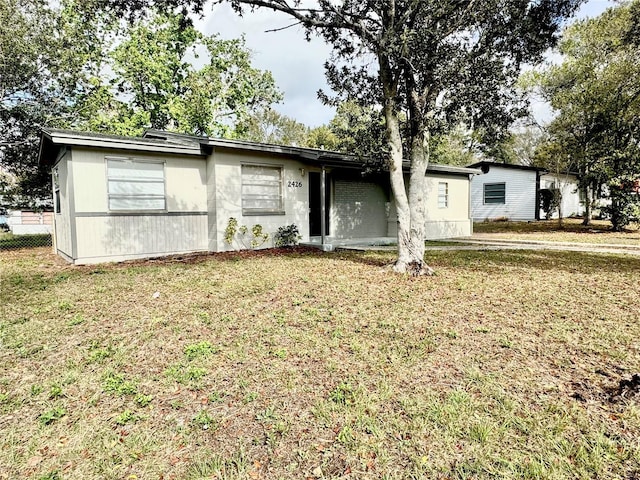 single story home with a front yard