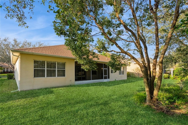 back of house featuring a lawn