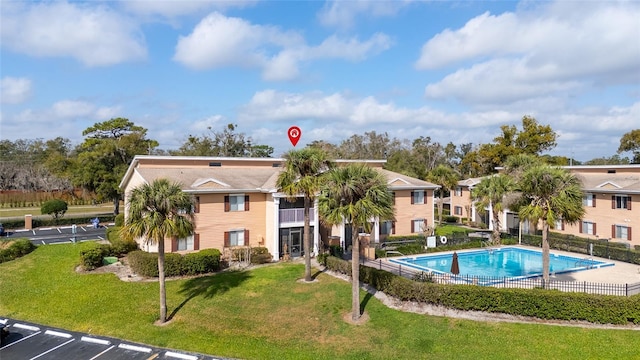 view of swimming pool featuring a lawn