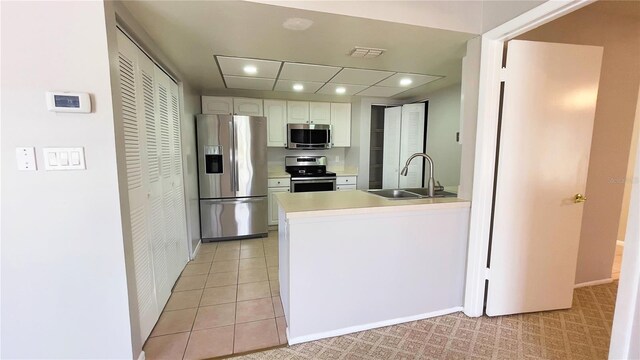 4448 Pinebark Ave Unit 56-1, Orlando, FL 32811 - kitchen featuring appliances with stainless steel finishes, a sink, recessed lighting, white cabinetry, and a peninsula