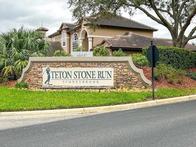 view of community / neighborhood sign