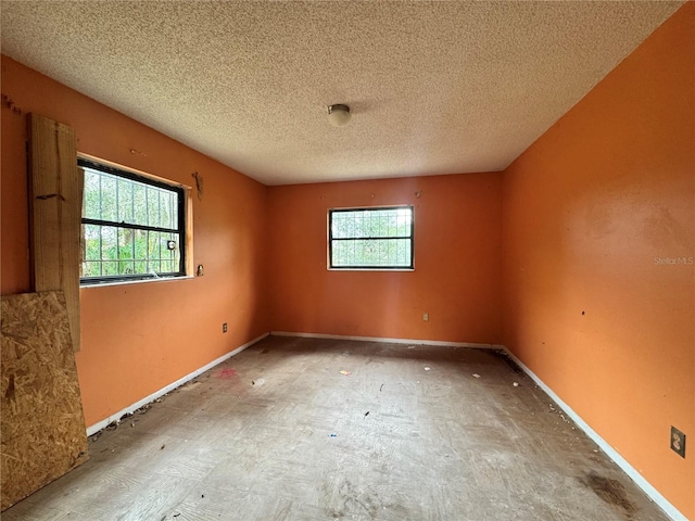 115 S Lake Pleasant Rd, Apopka, FL 32703 - spare room featuring a healthy amount of sunlight and a textured ceiling