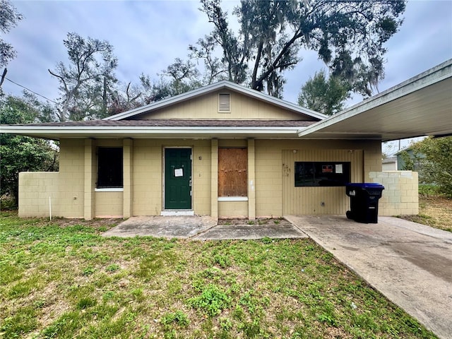 115 S Lake Pleasant Rd, Apopka, FL 32703 - view of front facade with a front lawn