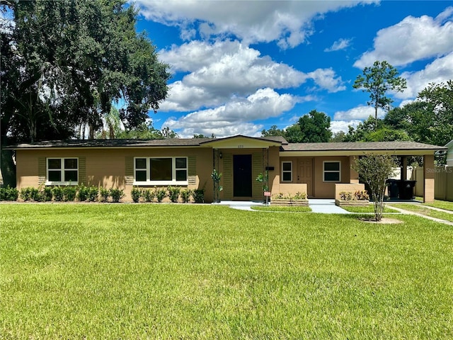 ranch-style home featuring a front lawn