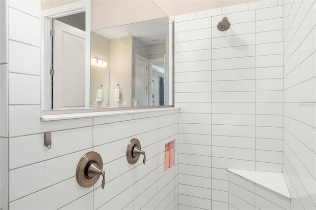 full bathroom featuring a tile shower