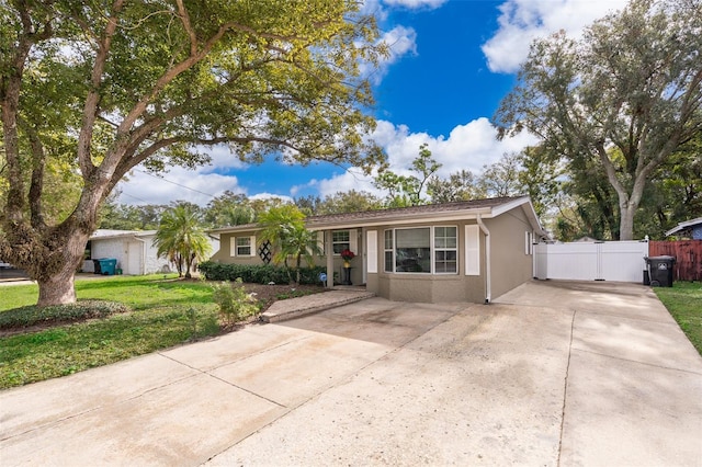 single story home with a front yard