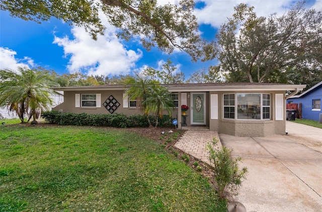 ranch-style house featuring a front yard