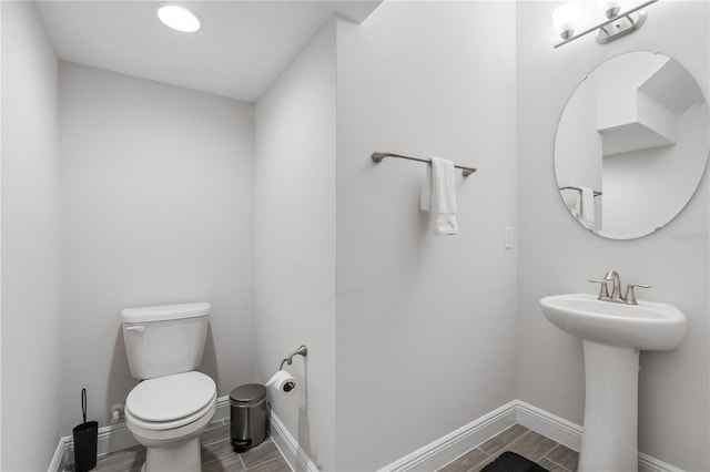 bathroom featuring sink and toilet