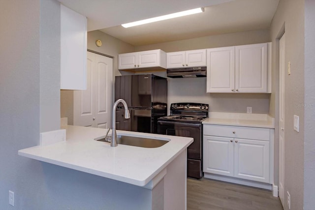 kitchen with black appliances, sink, white cabinets, kitchen peninsula, and light hardwood / wood-style flooring