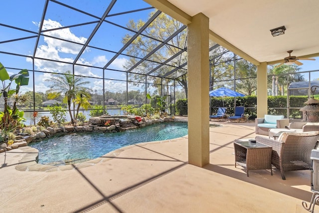 view of swimming pool featuring an in ground hot tub, ceiling fan, a lanai, and a patio