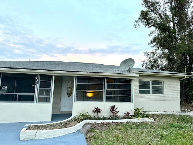 view of front of property with a front lawn