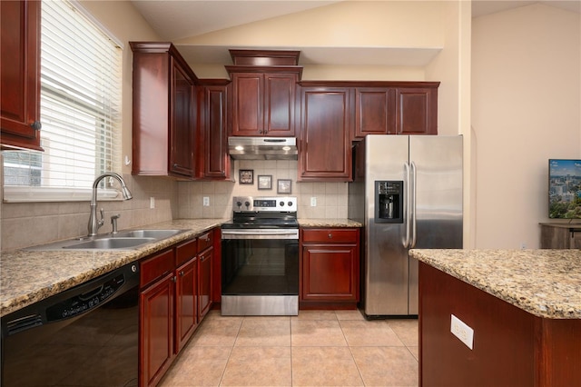 kitchen with decorative backsplash, lofted ceiling, stainless steel appliances, under cabinet range hood, and a sink