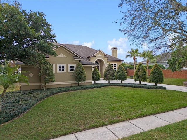 view of front facade with a front yard