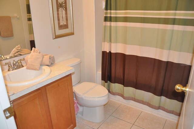 913 Henley Cir, Davenport, FL 33896 - full bathroom featuring vanity, tile patterned floors, shower / bath combination with curtain, and toilet