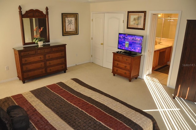 913 Henley Cir, Davenport, FL 33896 - bedroom with light colored carpet and ensuite bath