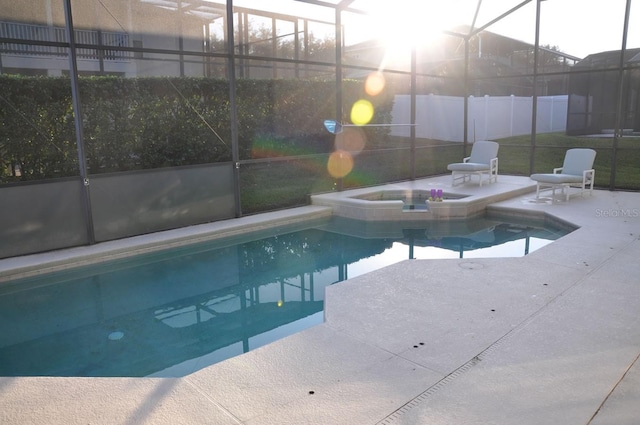 913 Henley Cir, Davenport, FL 33896 - view of pool featuring a lanai, a patio, and an in ground hot tub