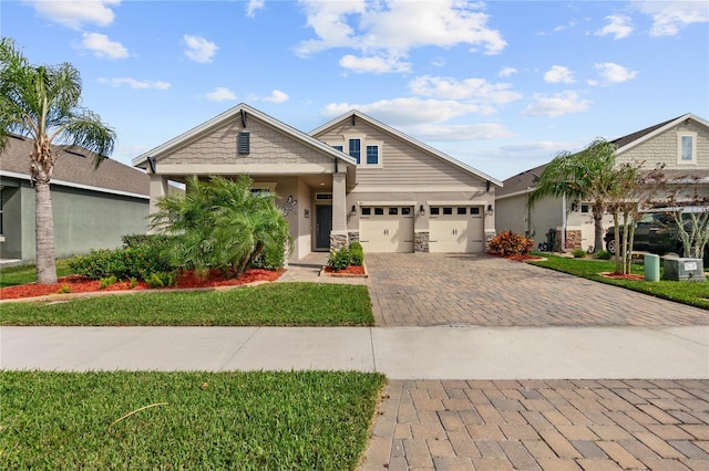 craftsman house featuring a garage and a front lawn