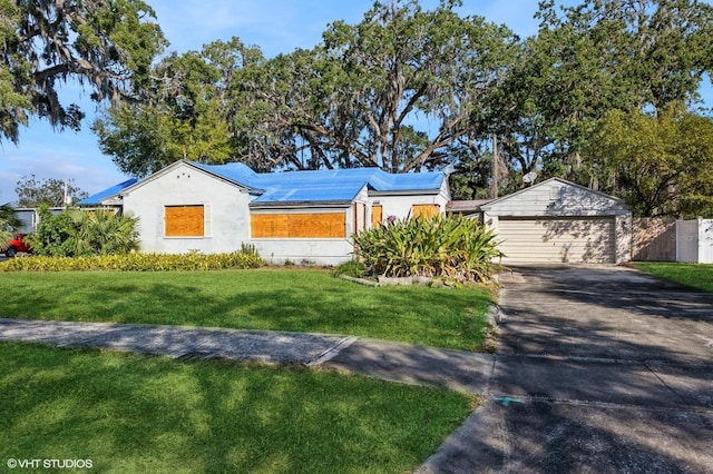 view of front facade with a front yard