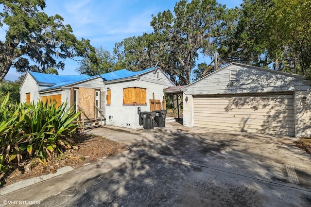 view of front facade featuring a garage and an outbuilding