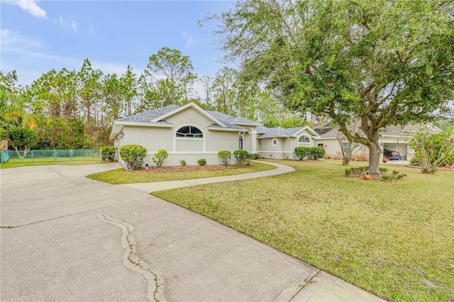 ranch-style home featuring a front yard