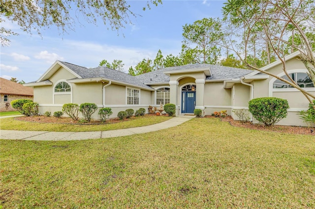 single story home with a front lawn