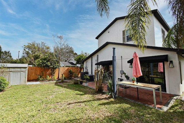 1611 Chestnut Ave, Winter Park, FL 32789 - view of yard featuring a patio area and central AC