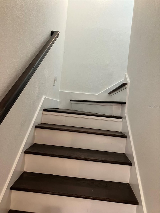 1611 Chestnut Ave, Winter Park, FL 32789 - view of staircase