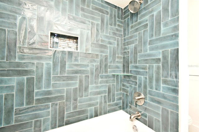 1611 Chestnut Ave, Winter Park, FL 32789 - full bathroom featuring toilet and washtub / shower combination