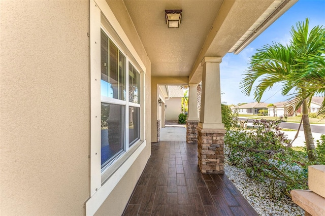 balcony featuring covered porch