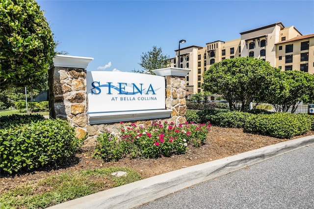 view of community / neighborhood sign